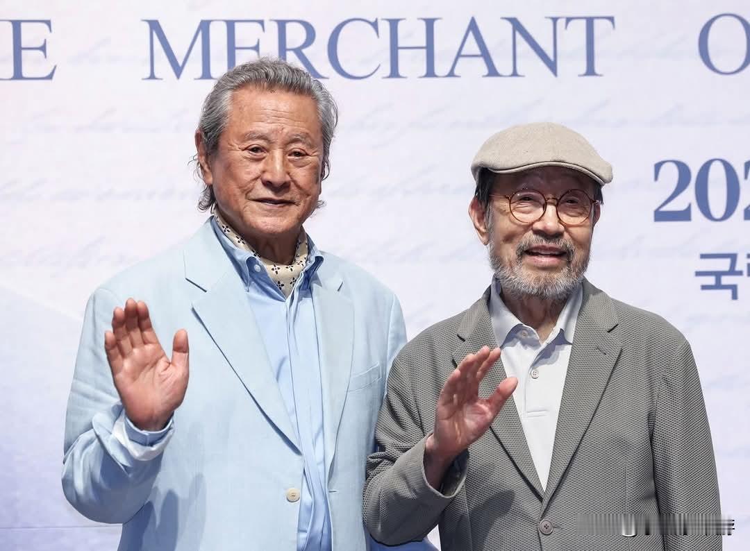 毕生深耕演艺的两位老艺术家🥹
 
现年90岁的韩国国宝级演员申久，在植入心脏起