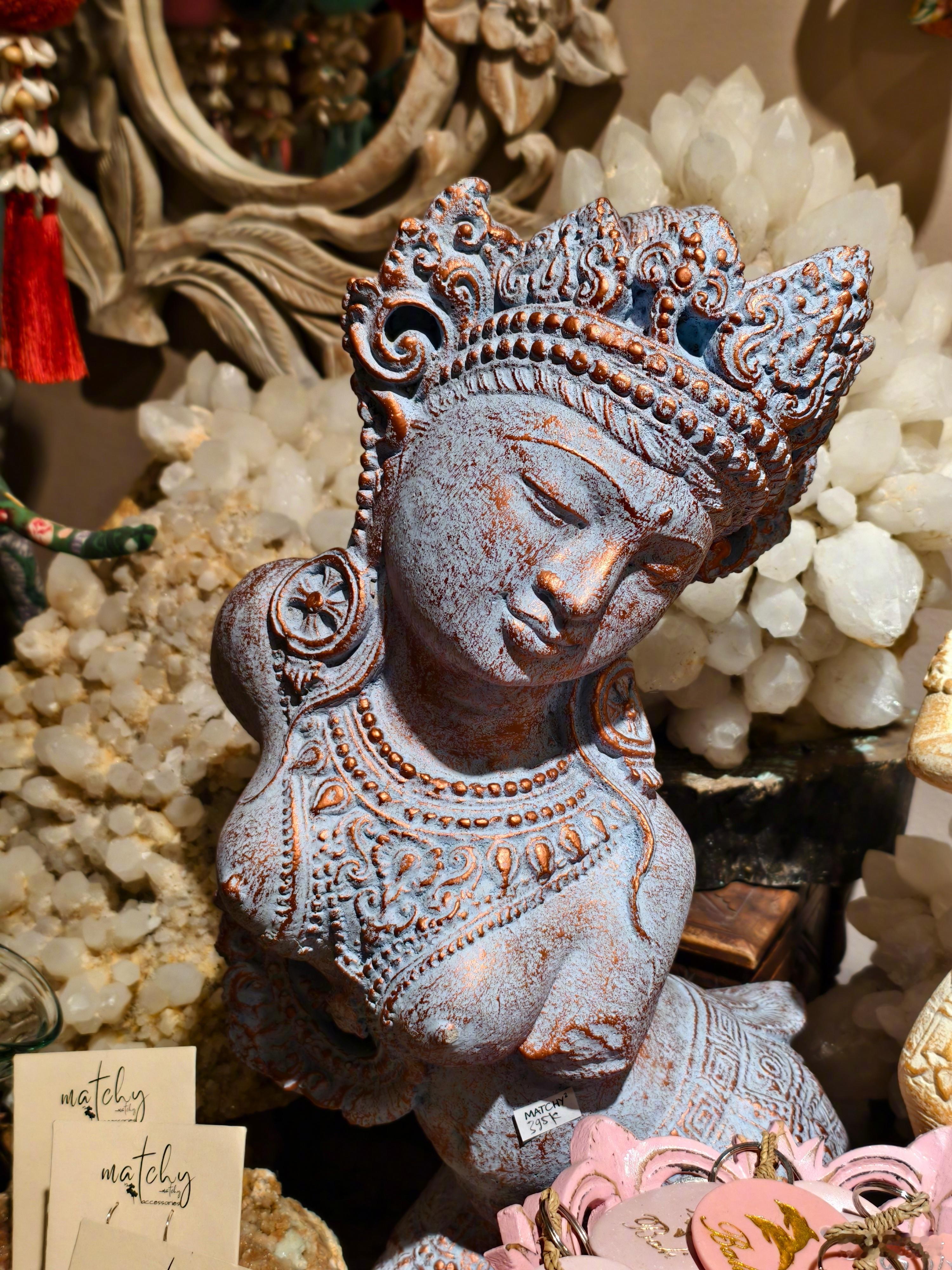 所有的神启，也不过是你终于愿意看见自己。  ​​​