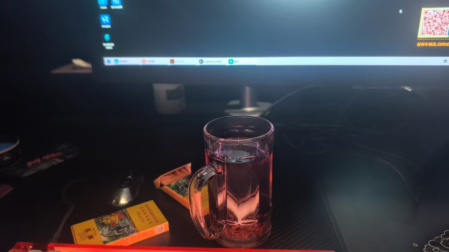时间真的匆匆而过，三十岁男人的周末就是在网吧喝喝茶，打打海克斯大乱斗 ​​​