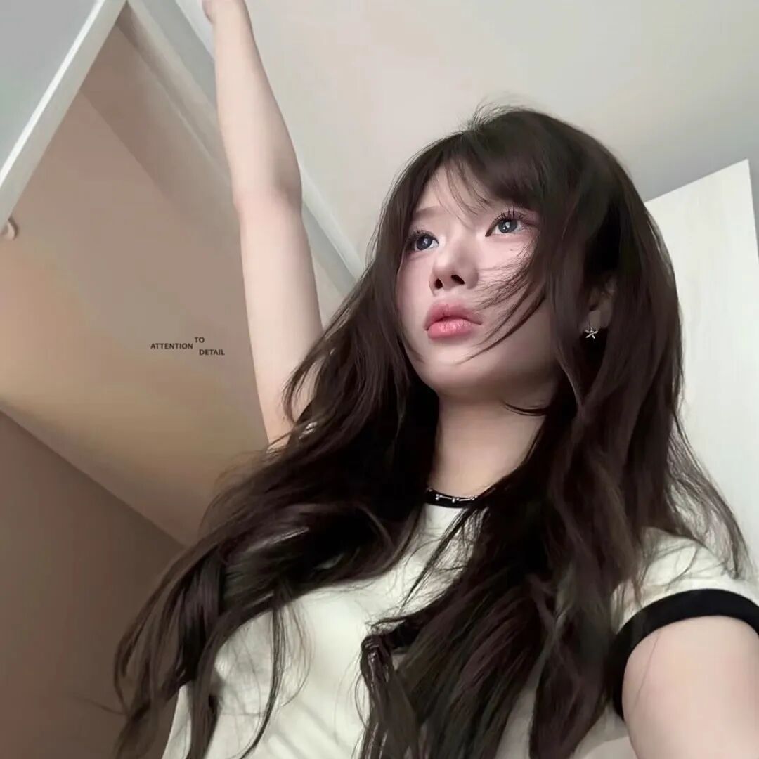 𝑾𝒆𝑪𝒉𝒂𝒕｜看起来很有安全感的女生头像 ​​​