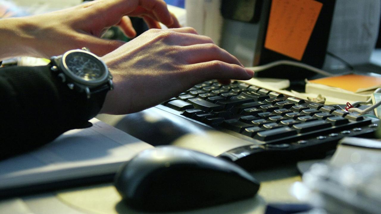 爱泼斯坦案中逾2000份文件涉俄罗斯发件人线索

俄罗斯卫星通讯社 2026年2