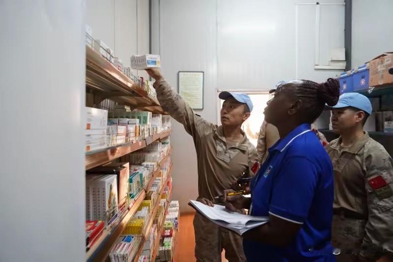 中国第16批赴南苏丹维和部
队高标准通过装备核查
中国第16批赴南苏丹（瓦乌）维