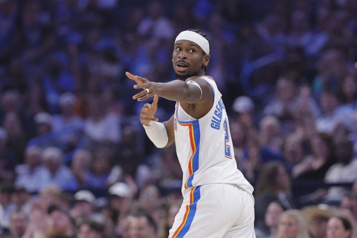 马刺三后卫阵容开局就被证明不好使？
NBA常规赛揭幕战，马刺主场迎战雷霆。作为上