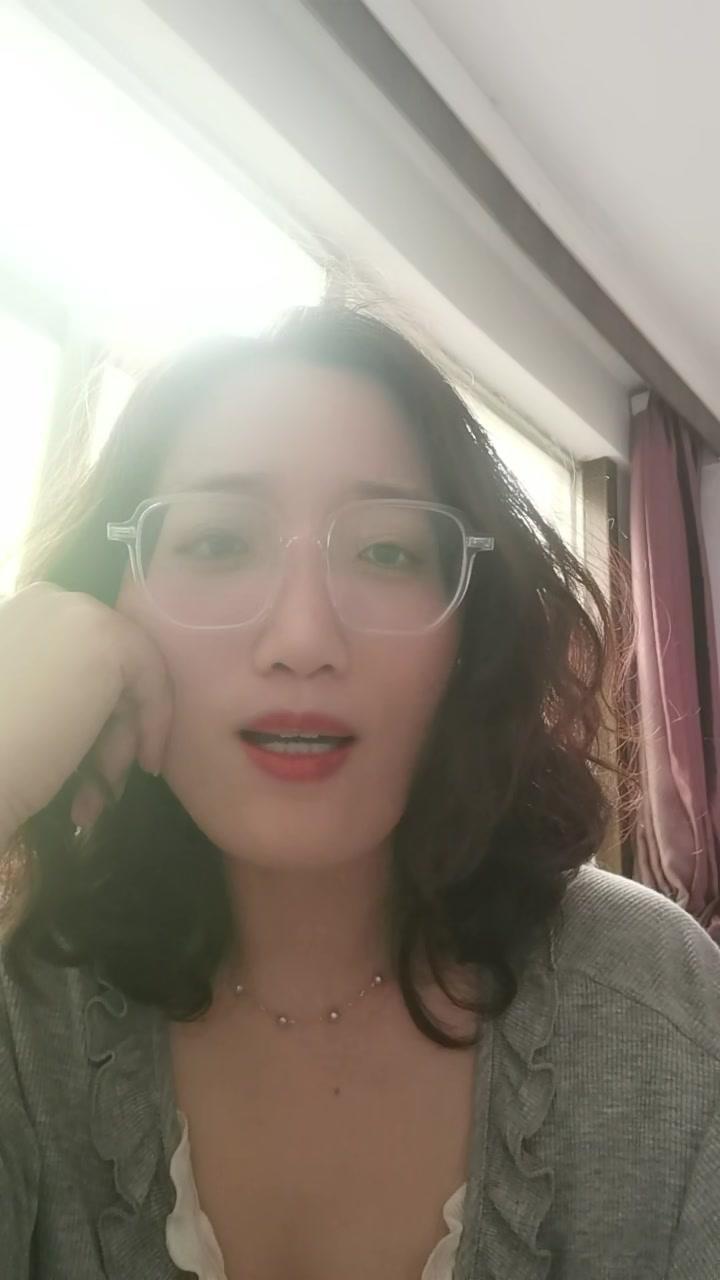 标题：农村妈妈的真实生活，谁懂？87年的她，穿着10元老人衣录视频，意外750万