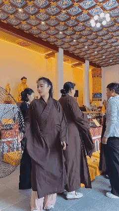 你那虔诚无比的香火钱到底都进入谁的口袋了？[泣不成声]