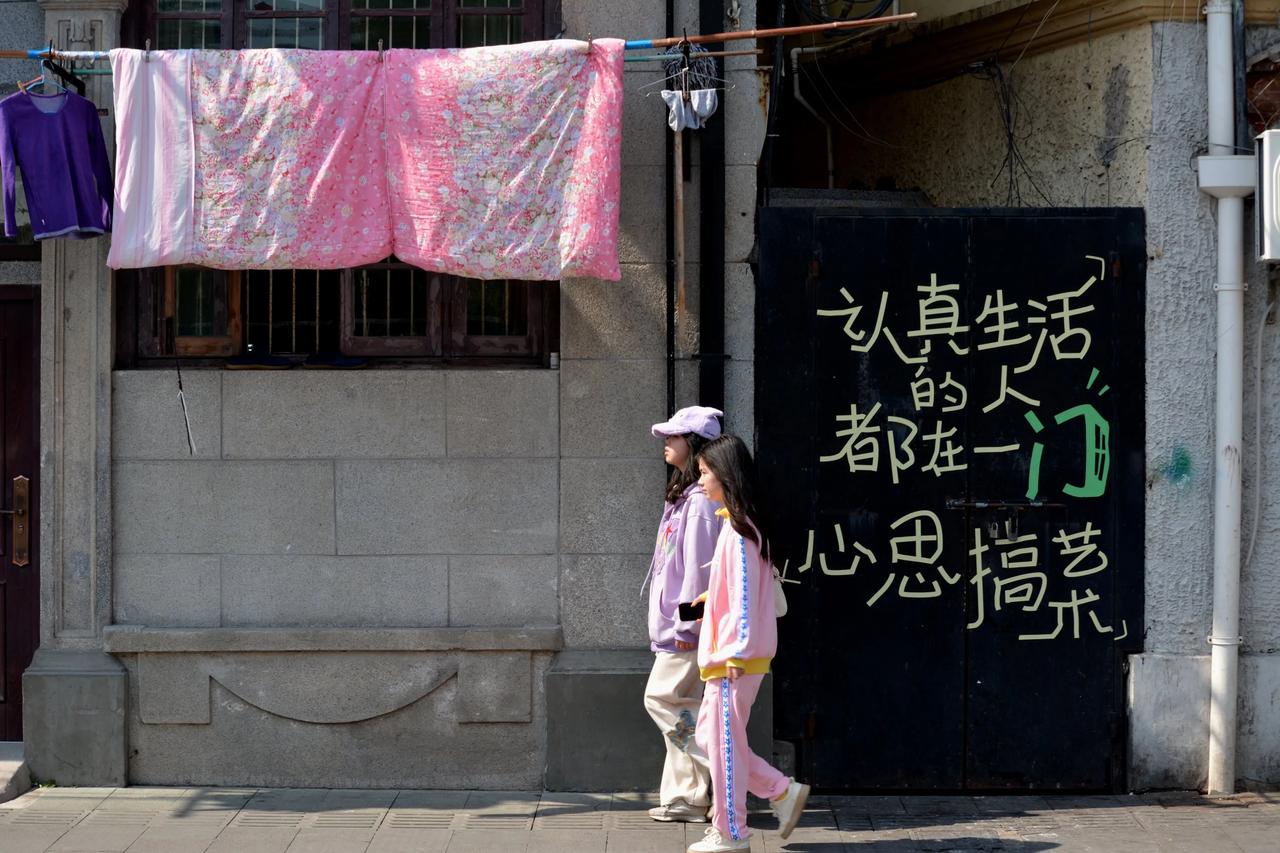 有点岁数的应该会记得，曾经有一段时间，电视里经常有大学生辩论会。根据抽签拿到的题