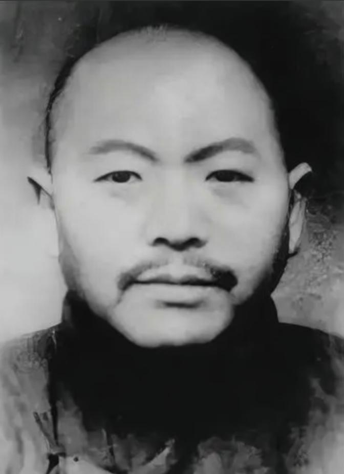 1951年，大汉奸黄标押赴刑场。枪响前他突然嘶吼：“我每月给新四军送20万银元，