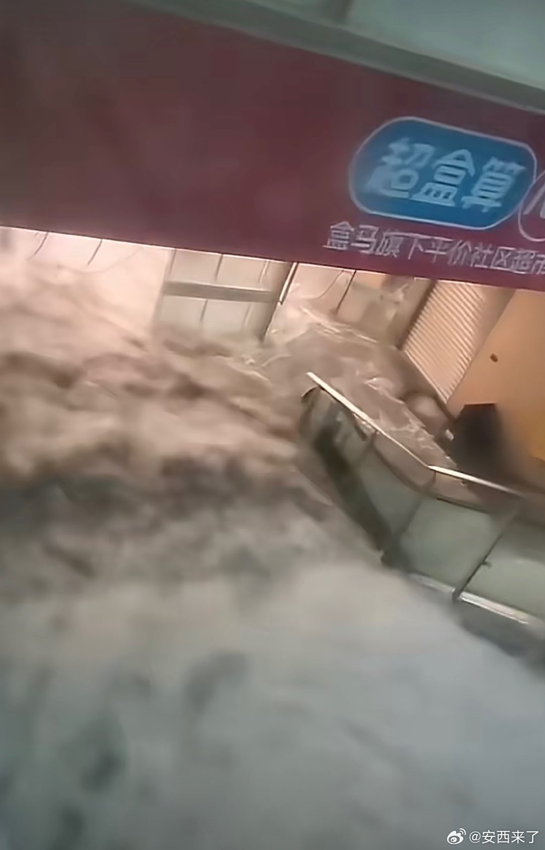 印尼游轮被击沉中国游客漂流数小时国外一定要注意安全！ 
