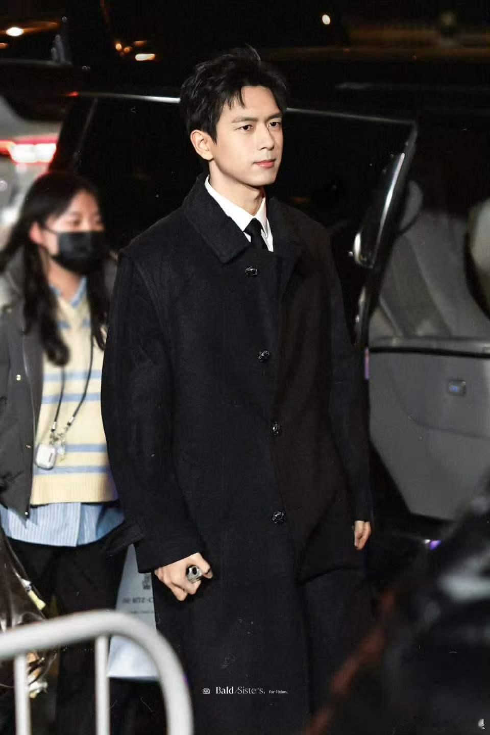 李现大衣look李现大衣氛围感李现大衣氛围感，哇塞哇塞，