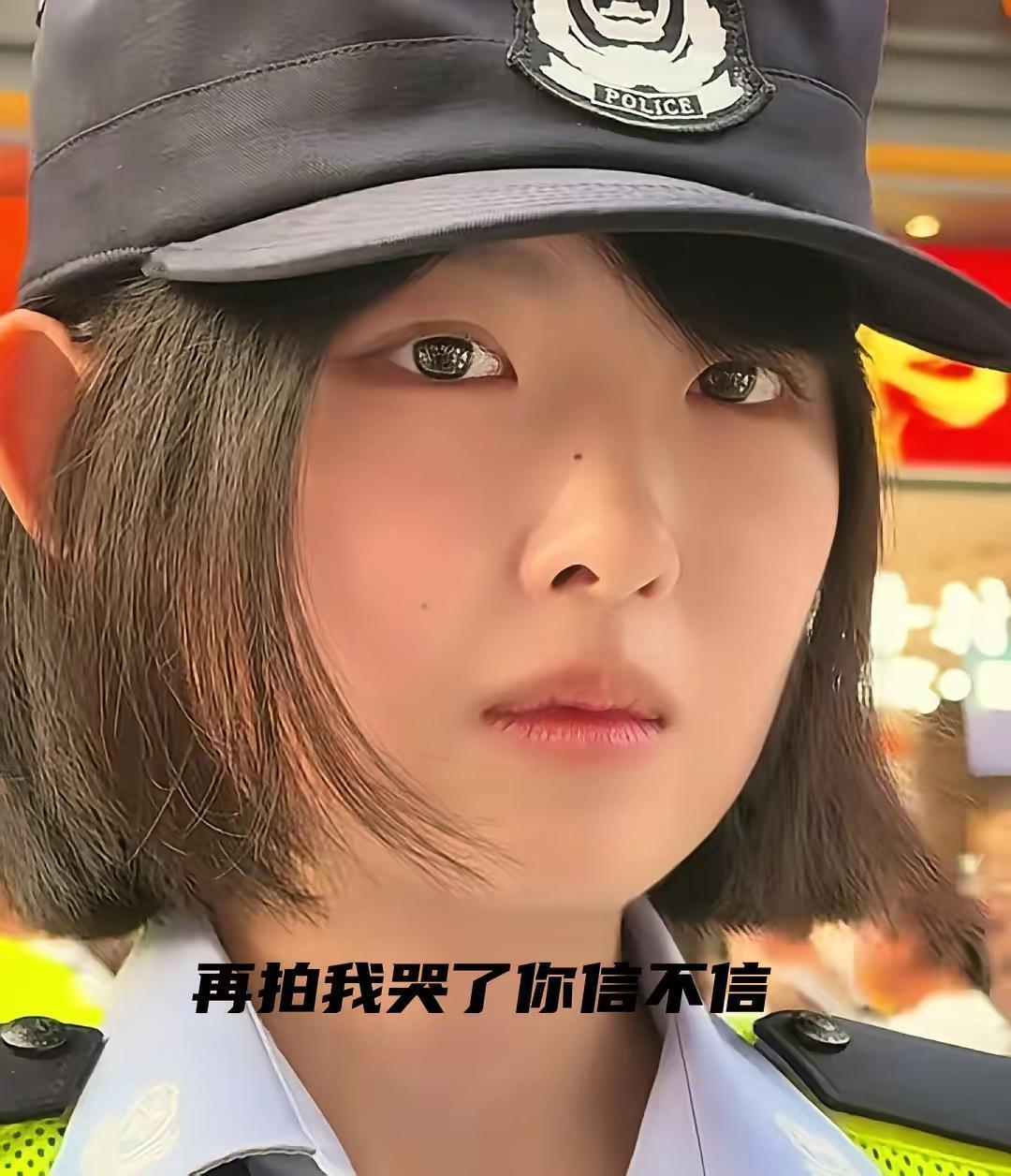 大耳朵图图帽子姐姐火了，
学生头加上两个大耳朵，
实在太可爱了，
不少游客都在为