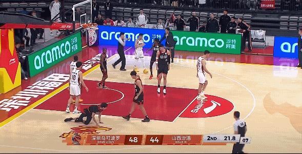 好了山西主教练潘江估计也得罚4万了，此前山东男篮主教练邱彪指导就是进入场内脱了衣