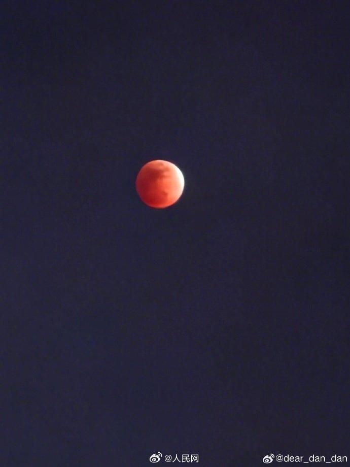 元宵遇月全食！红月亮惊艳夜空，错过等数十年
 
元宵节当晚，2026年唯一月全食