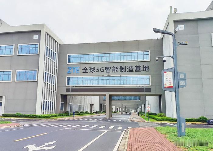 跑分追到2.7%只是前菜——中国AI大模型真正的杀手锏，藏在车间里

  彭博社