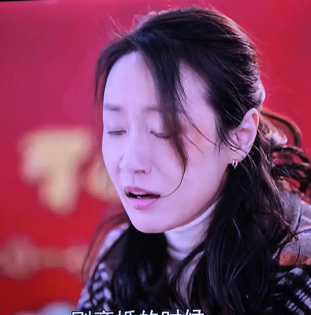 肖克明把“老同学”三个字当免死金牌，随叫随到，摸头搭肩，像给陈子欣装了专属GPS