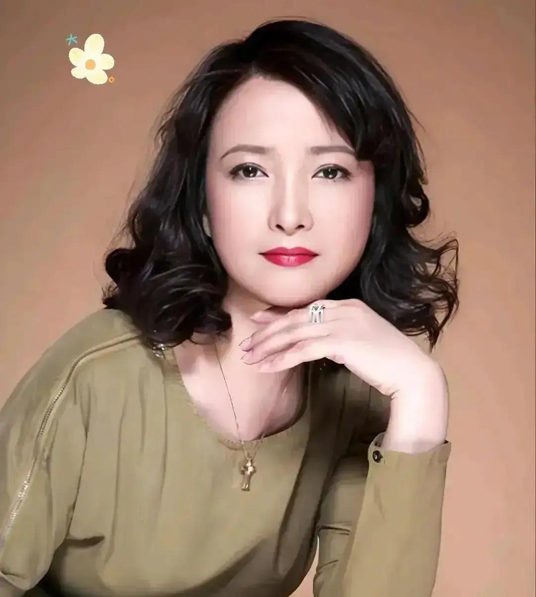 这个圈子里，97%的友谊活不过五年。
 
横店的调查数据冰冷：能维持五年以上交情