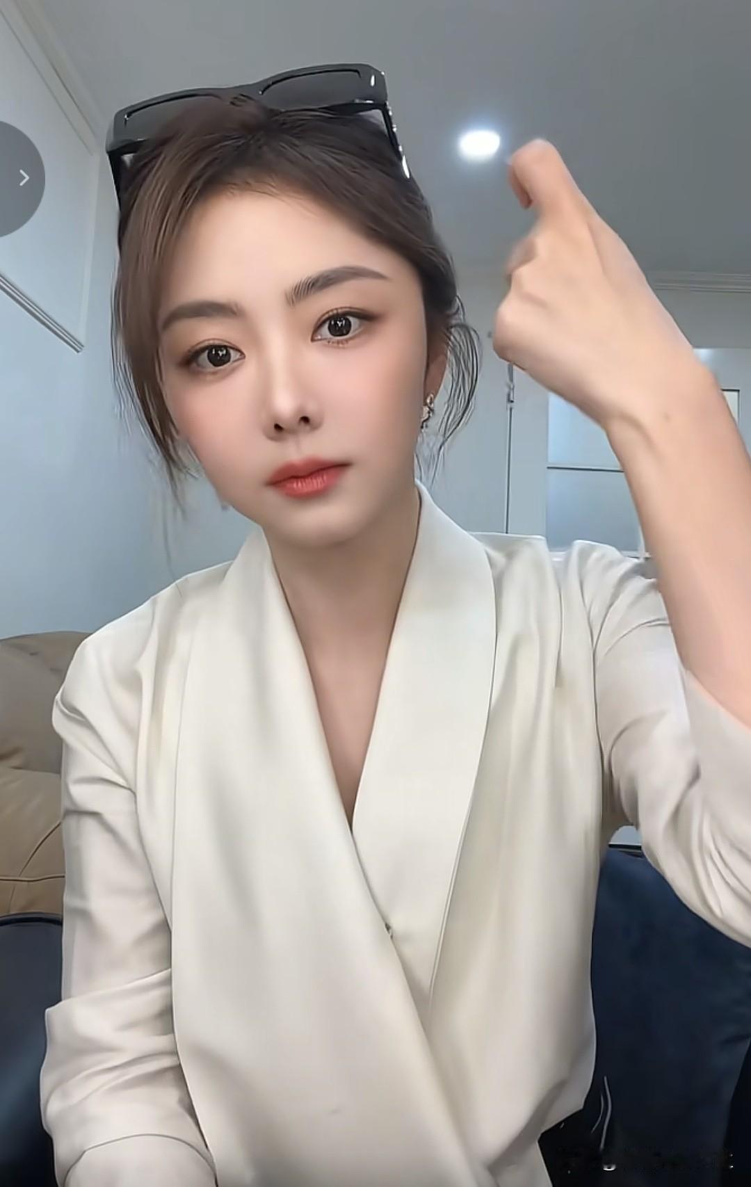 最近天天剧松韵的剧，陪她迷上了，有拍新剧了吗？很期待哟[呲牙]松韵两圈挑战 明星