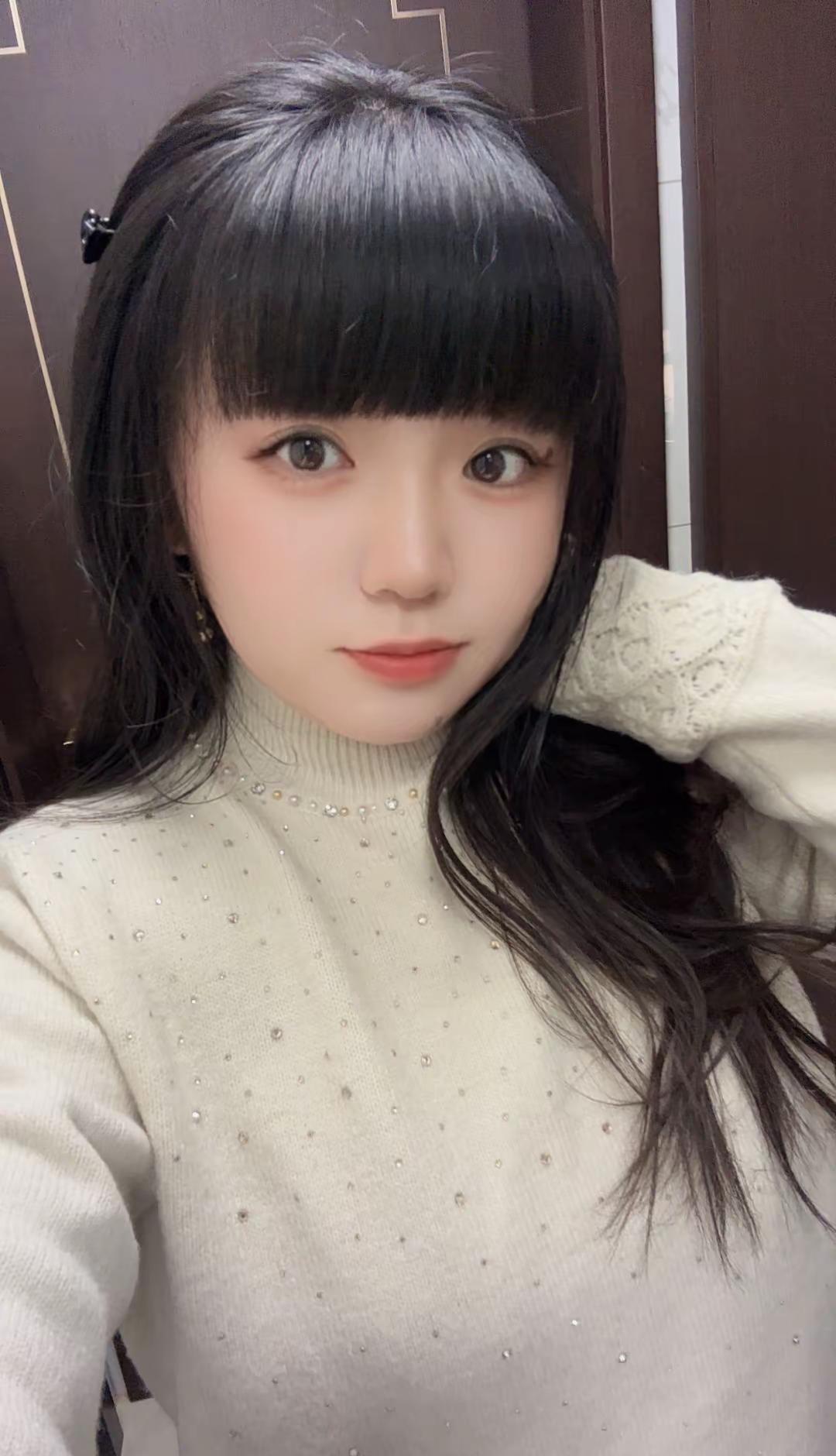 我想把生活过的舒舒服服，简简单单的，穿的漂漂亮亮的，说话温温柔柔的，一副岁月静好