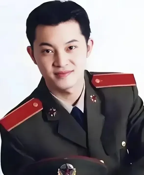 那年沙溢考上艺术学院，老师问他:“你多大了？”沙溢说:“我是应届的。”...
