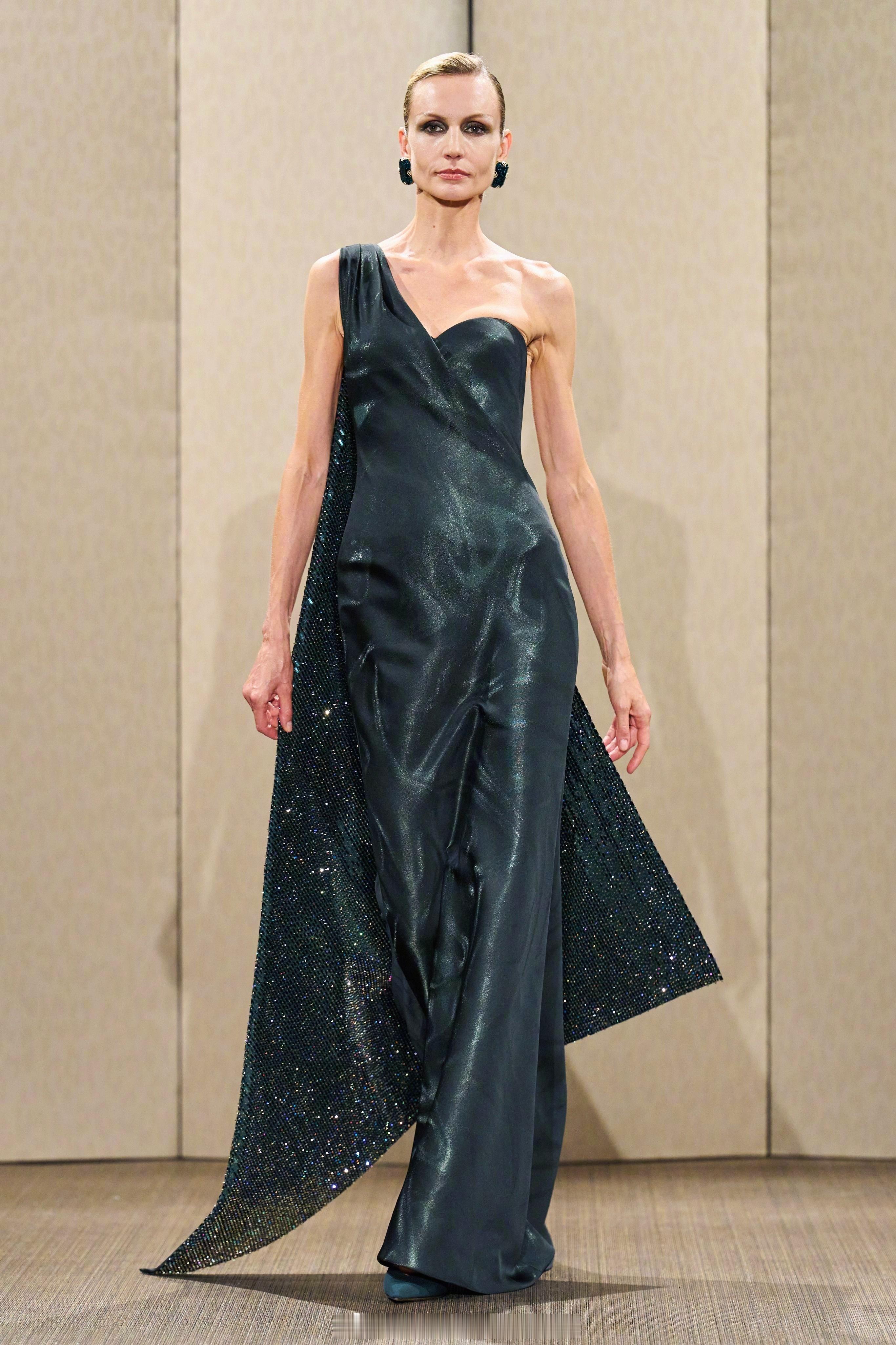 Armani Privé 2026秋冬高定从夜色和星辰中走来的Armani女郎，