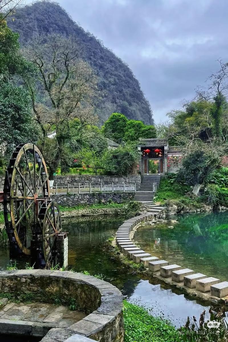 一位寺院义工的忠告：去名山的寺院、道观，尽量不要选择公用客房留宿。
 
很多人怀