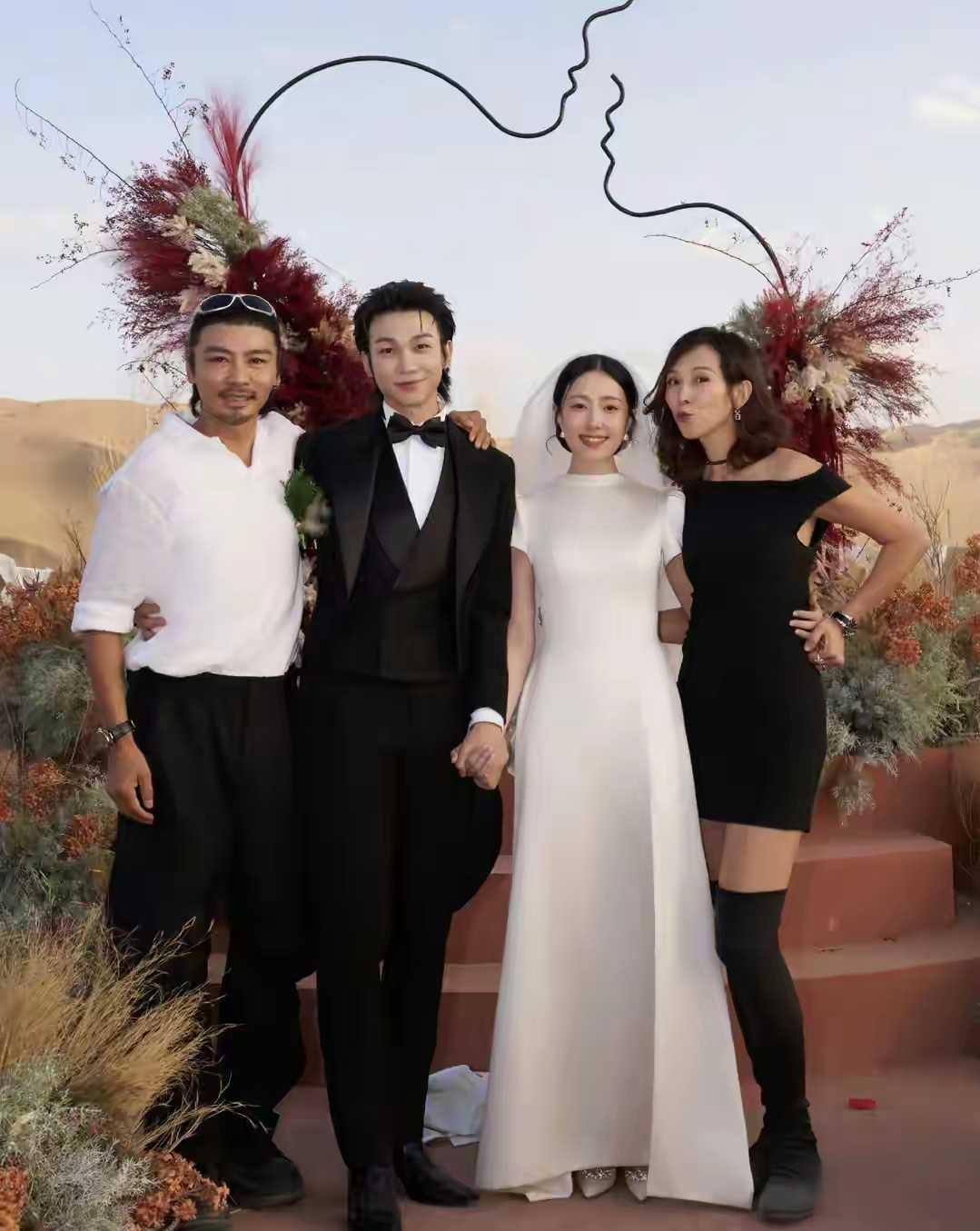 敦煌大漠见证幸福，众好友赴白举纲婚礼送祝福
白举纲在敦煌大漠补办婚礼，蔡少芬与张