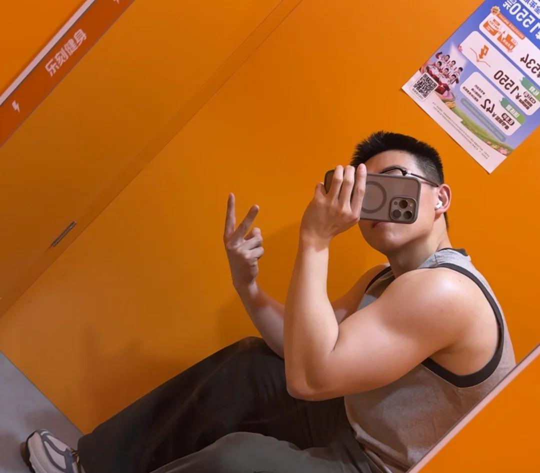 可以看看你的粗手臂吗