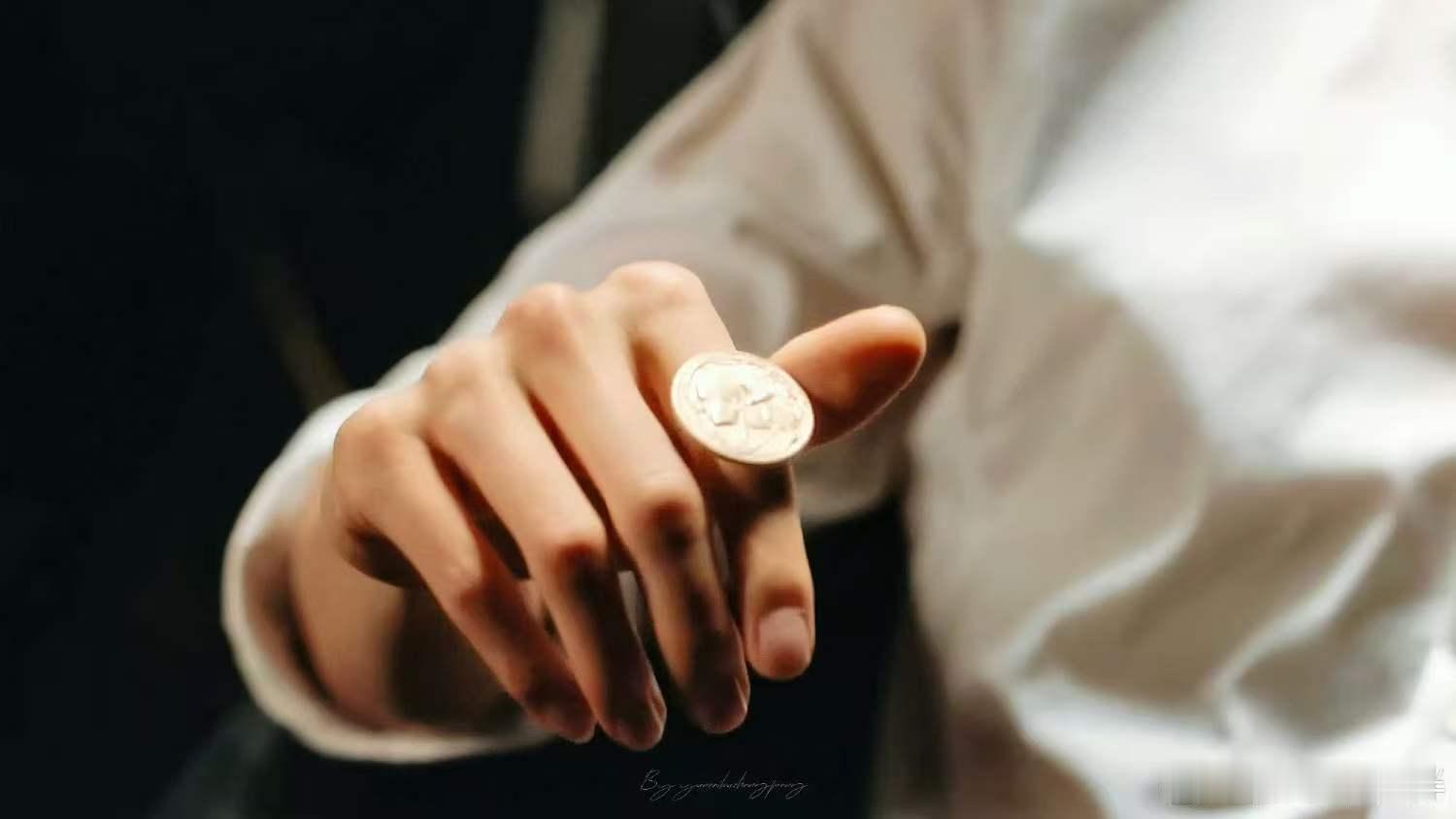 张新成手控福利 张新成手控有福了 原来你是这样抽象的张新成！别人艺人官宣镜头拍自