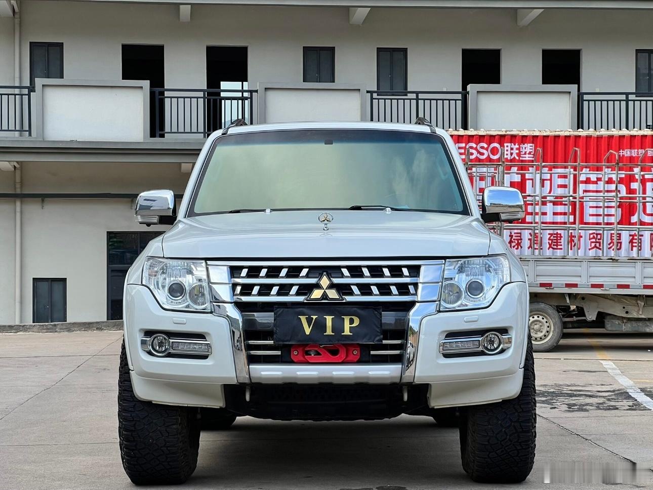帕杰罗  闲鱼帕杰罗V87车友展台mitsubishimotorspajerom