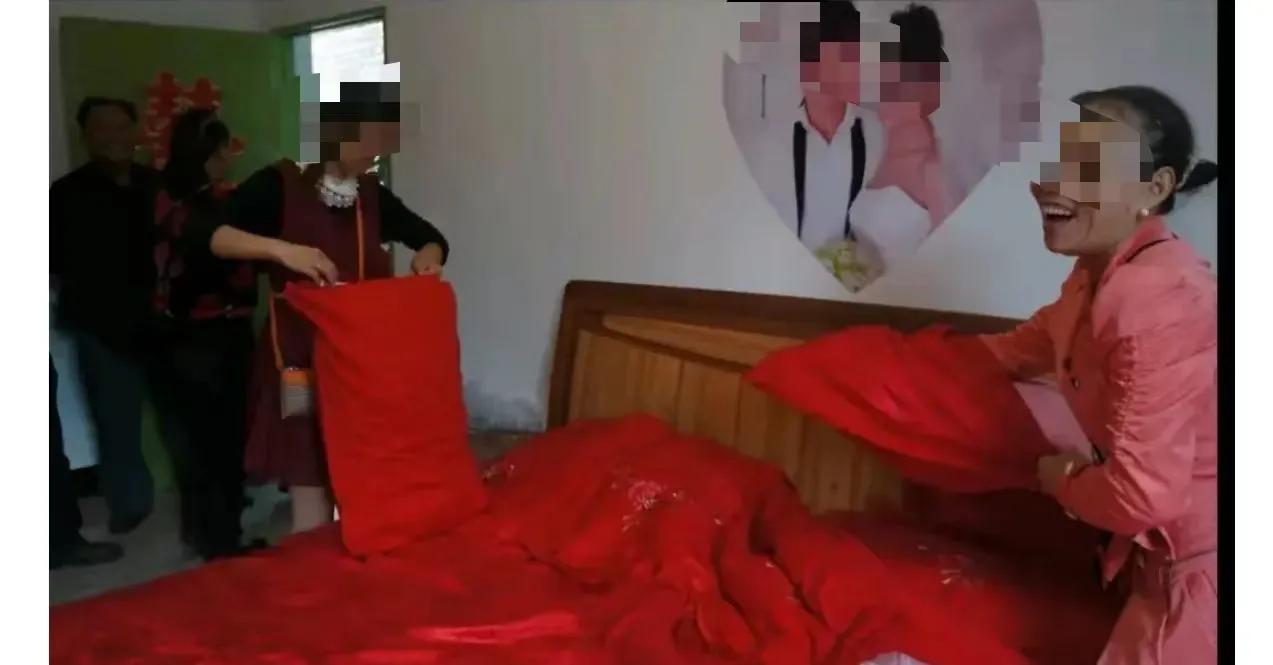 一个八竿子打不着的亲戚，突然找到女子，说她儿子结婚，让女子无论如何去给帮忙铺铺床