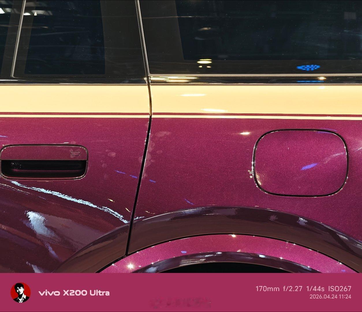 理想L9Livis这个配色实在是太太太太好看了质感很难用文字来描述出来，纯手工打