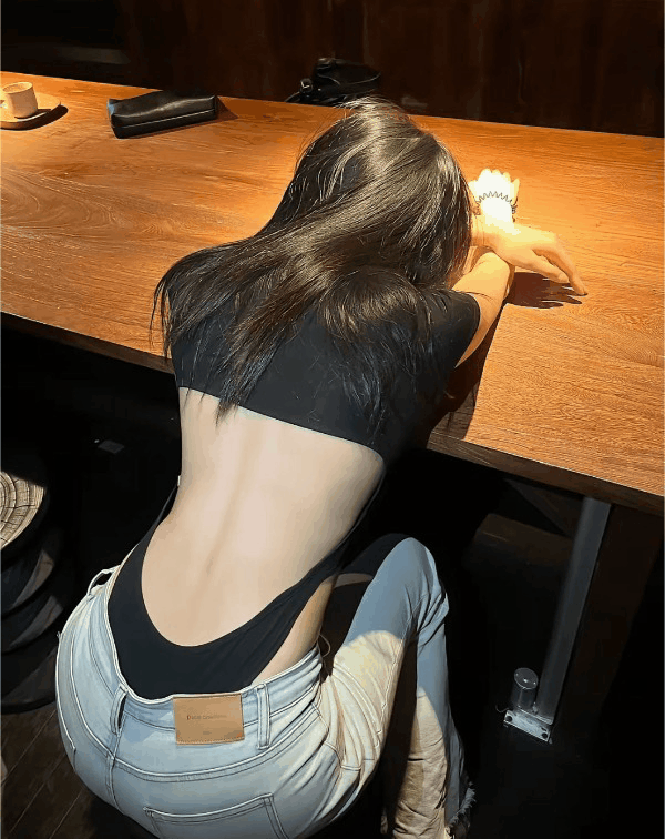 我那朋友最近快愁秃了！自从丽丽那事儿出了之后，他就没安生过，天天半夜惊醒，得靠吃