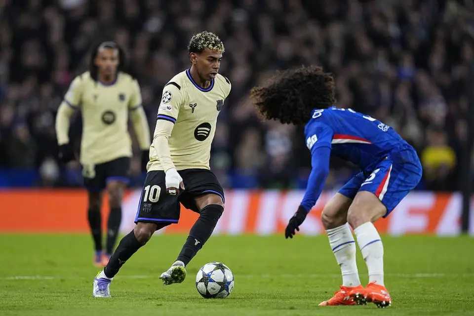 亚马尔再次被防死！全场1射+21次丢球权，还遭切尔西同龄小孩哥碾压亚马尔 巴萨1