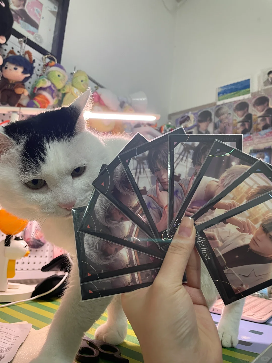 你，还有这些男的离我远一点