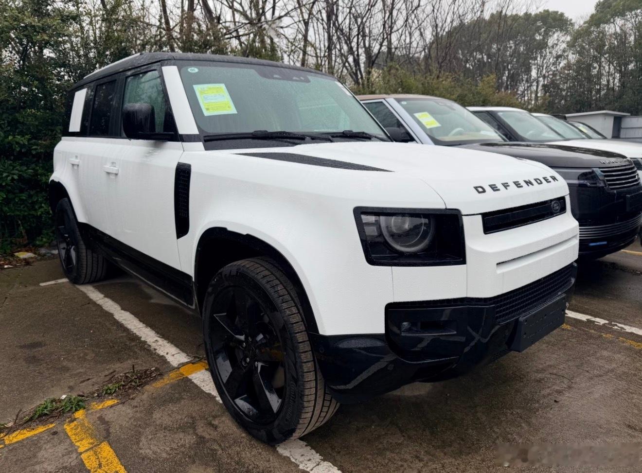 卫士110 HSE 26款 白棕 指导价899900元选装14000大轮毂 全款