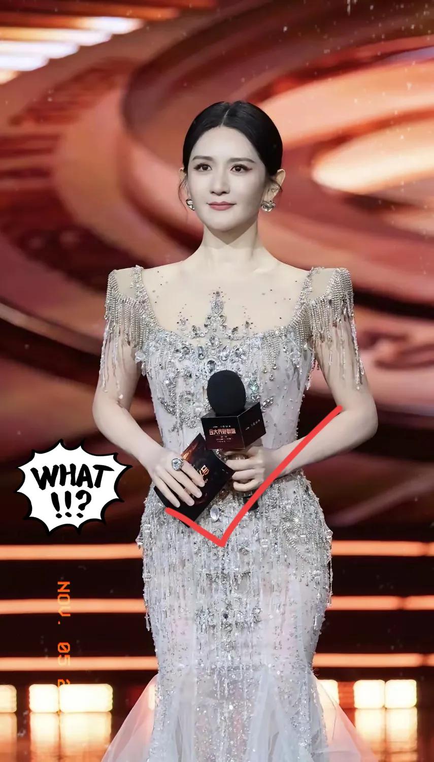 张杰今晚怕是要失眠！
不是谢娜拿了大奖，
而是她在央视秋晚的样子也太绝了吧！
 