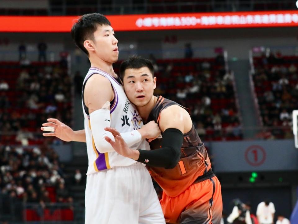 12月26日，山东男篮将在客场挑战开赛以来五场全胜的广东男篮，可谓凶多吉少。现在