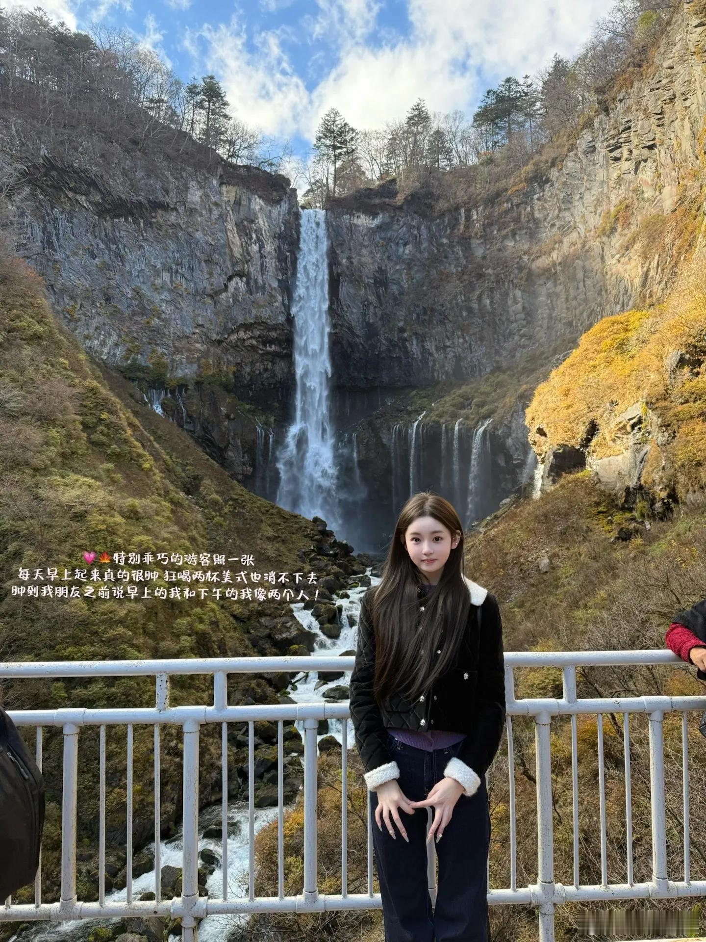 王思聪懒懒十指相扣秀恩爱  王思聪懒懒定制情侣纪念币 看得出来这一任他是真喜欢 