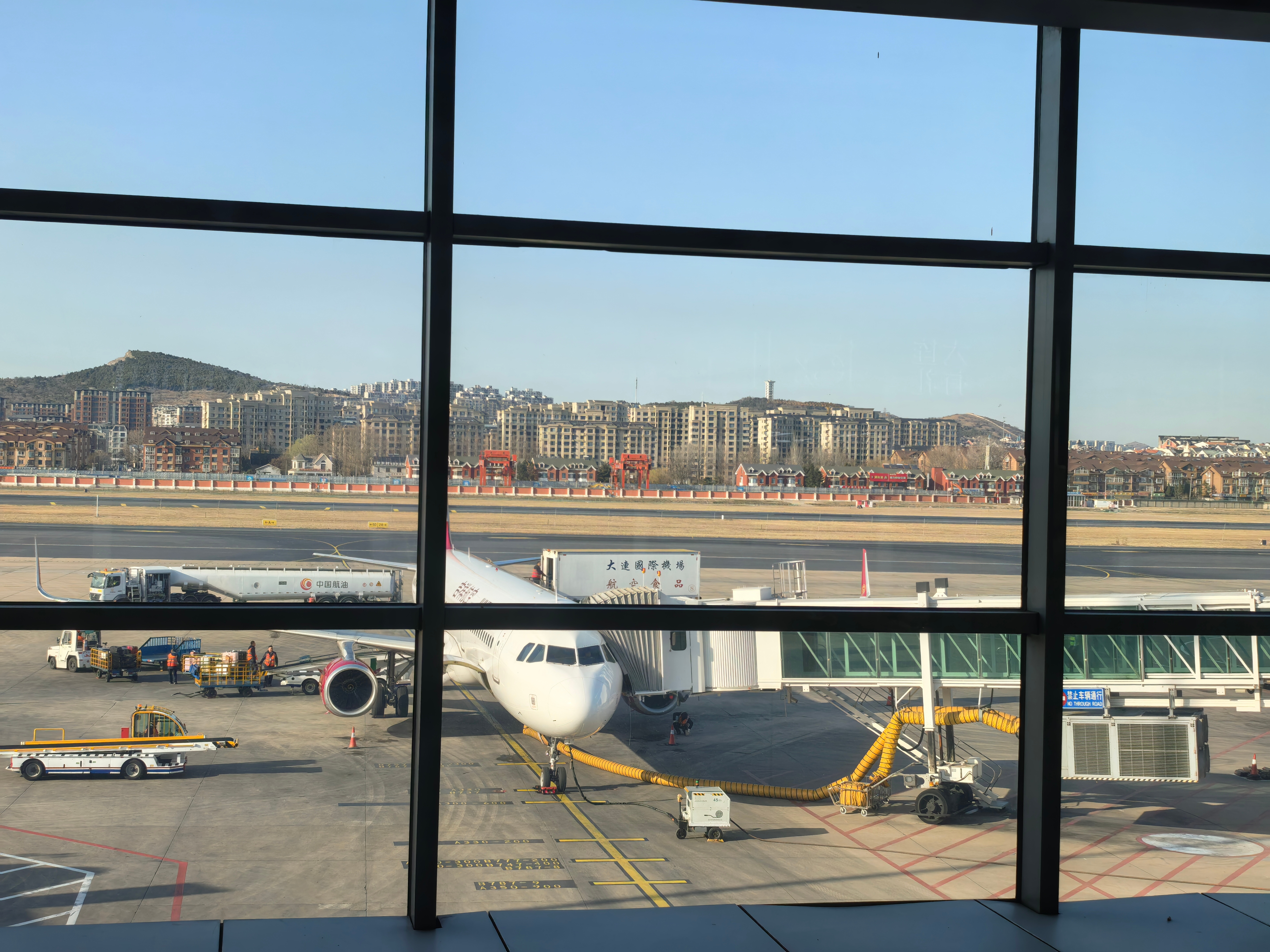 又踏上征程了这次的任务比较艰巨帮 CFO 去看看她的新车这个月节奏有点猛下个月清