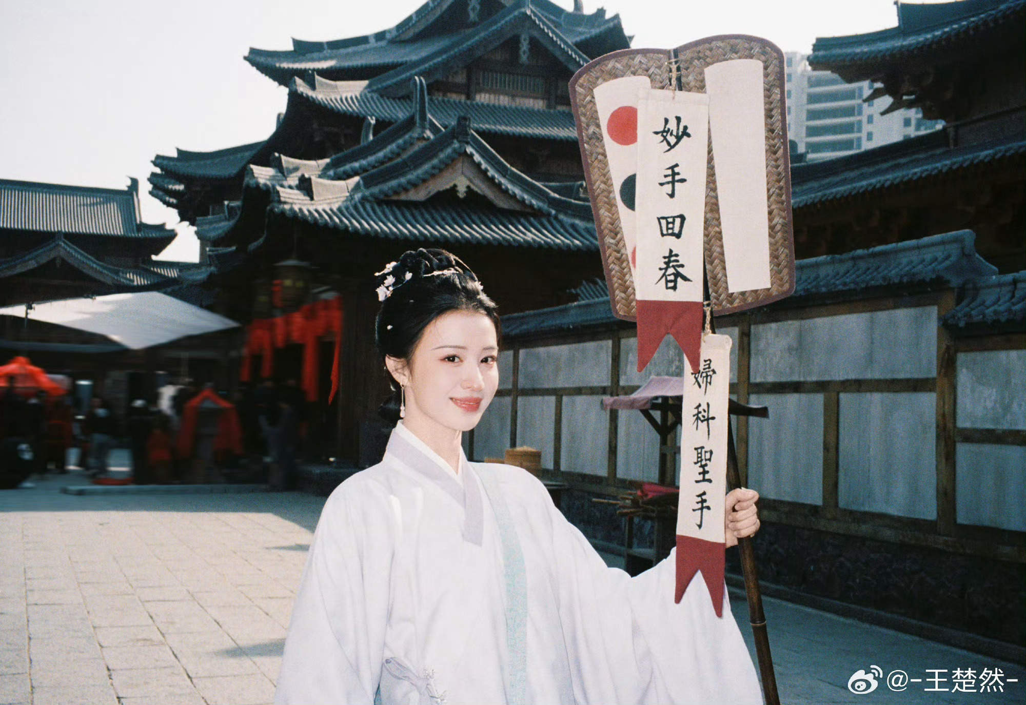 王楚然明月录杀青特辑谁被王楚然《明月录》杀青特辑狠狠戳中！红衣矜贵、官服气场全开