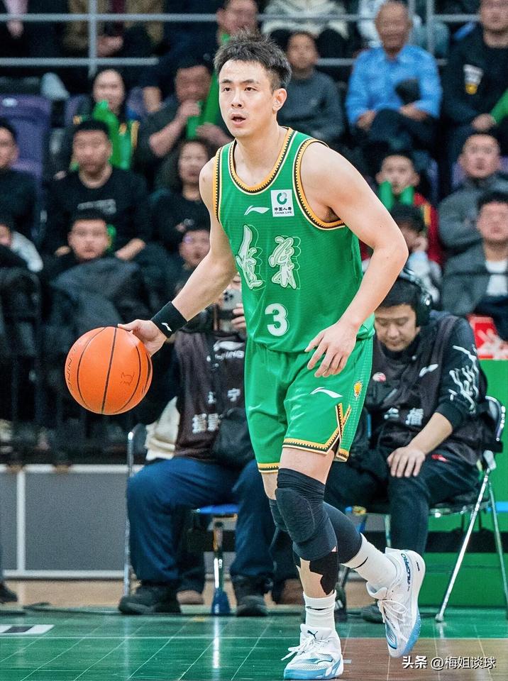 全民皆兵！辽宁87：75力克新疆，谁是赢球功臣？！
 
01、莫兰德，17分12