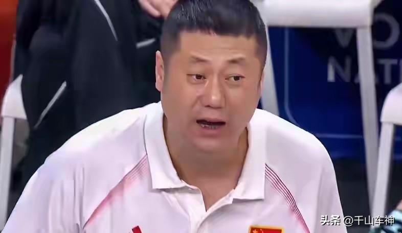 中国女排打巴西可能又要改变阵容！
打法国女排，中国队的首发阵容是：
主攻庄宇珊、