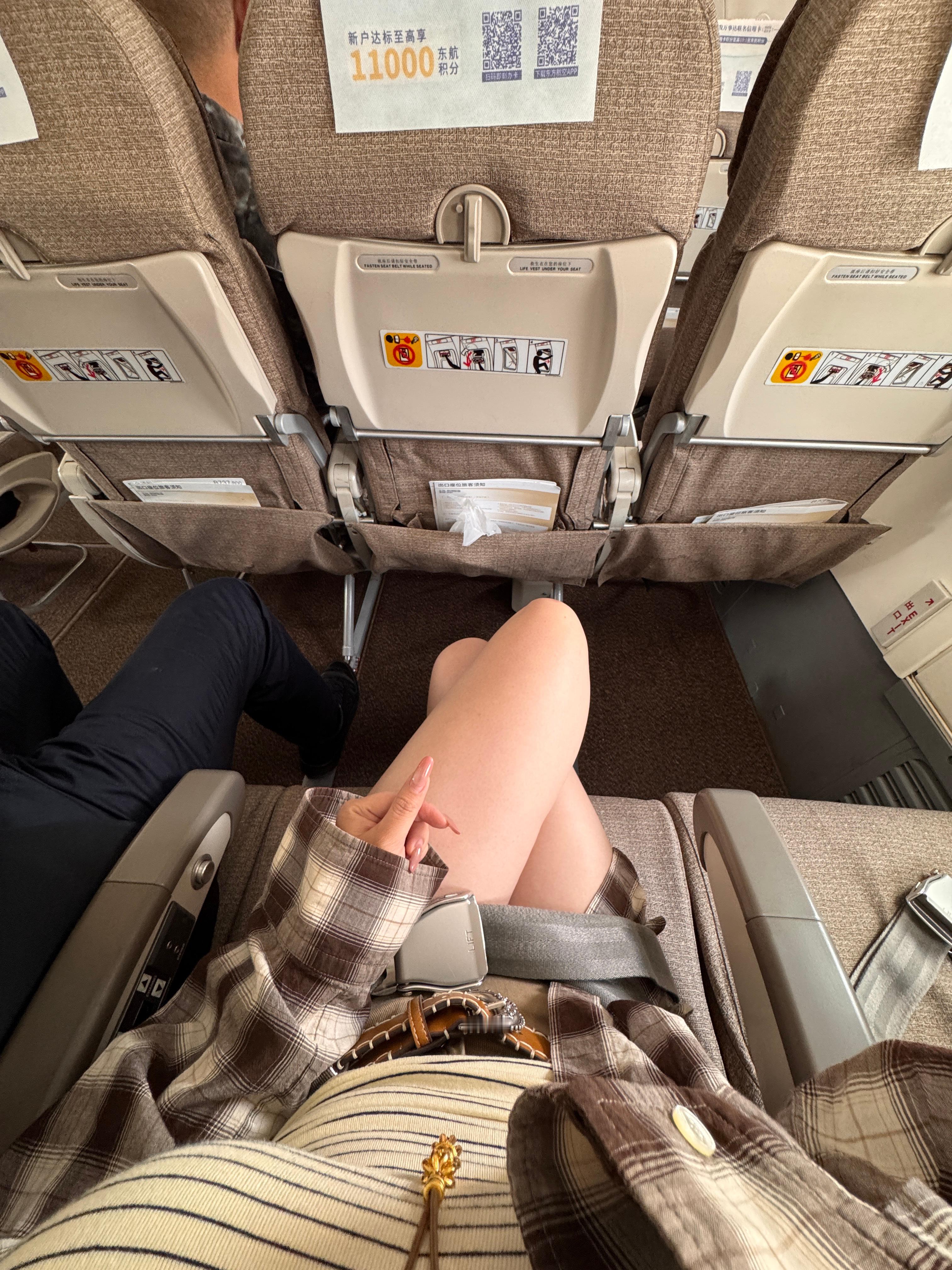 今天又是波音737安全出口的座位💺我非常坚定的选择安全通道，你们看图1、2我的