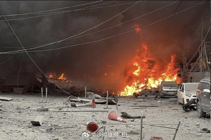 据媒体报道，不久前以色列对黎巴嫩南部地区发动新的空袭，炸了民用一座加油站和一座卫