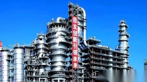 委内瑞拉，脚底下踩着的石油，比沙特还多，全球第一。
可超市货架上落着灰，加油站的