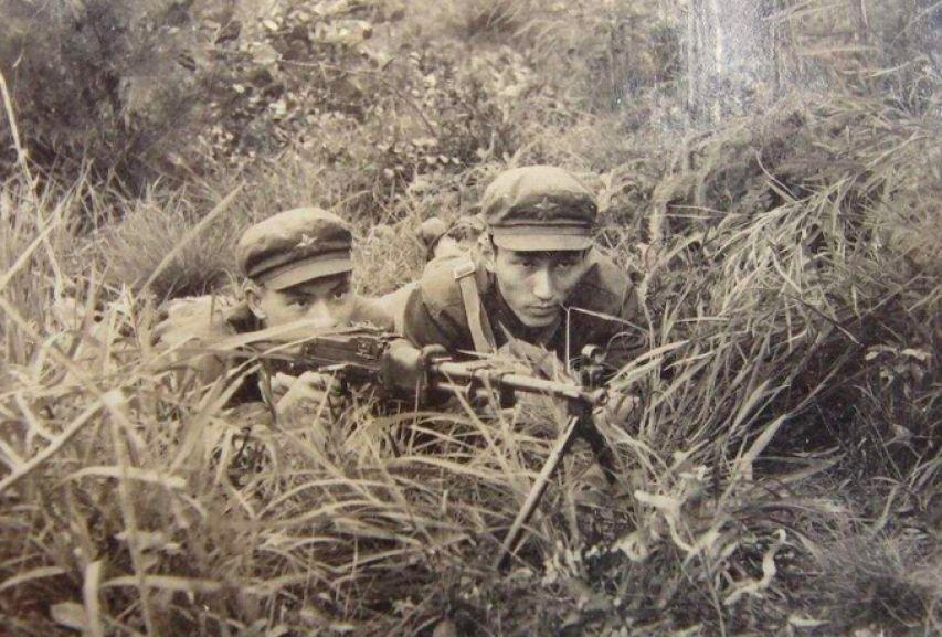 老山战役唯一被俘中国军官，被越南关押近6年，回国时只剩37公斤。
 
这位军官名