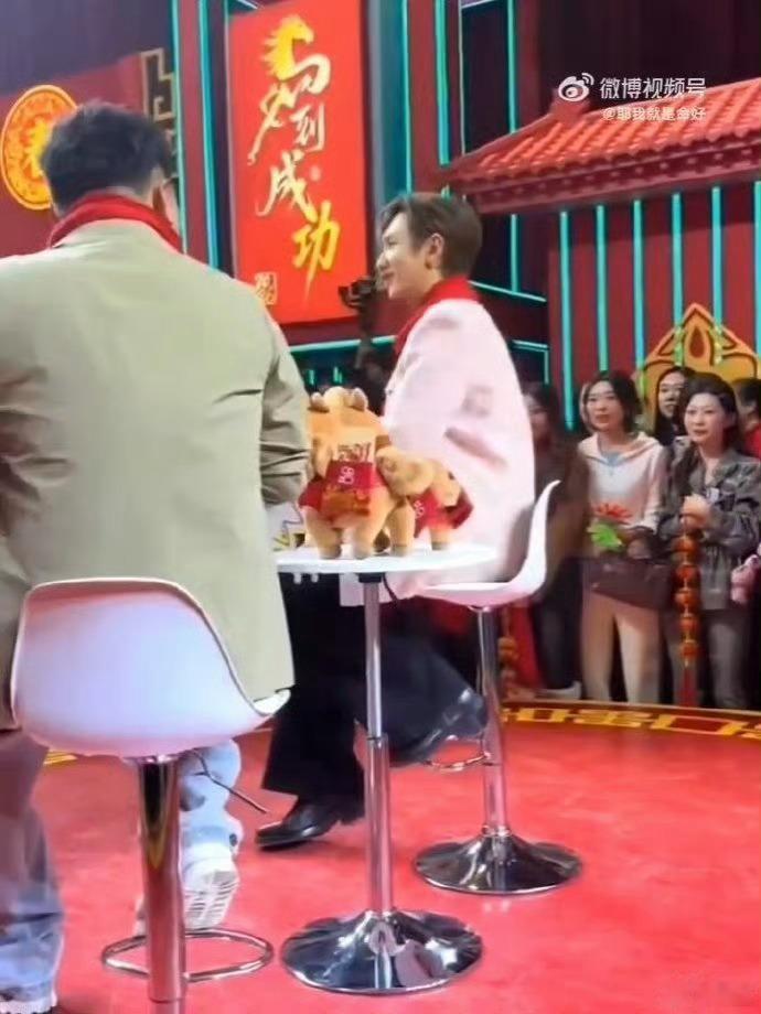 汪苏泷又来给辽宁春晚上分了宝子们!汪苏泷官宣加盟辽宁春晚啦👏 他的歌声总能直抵