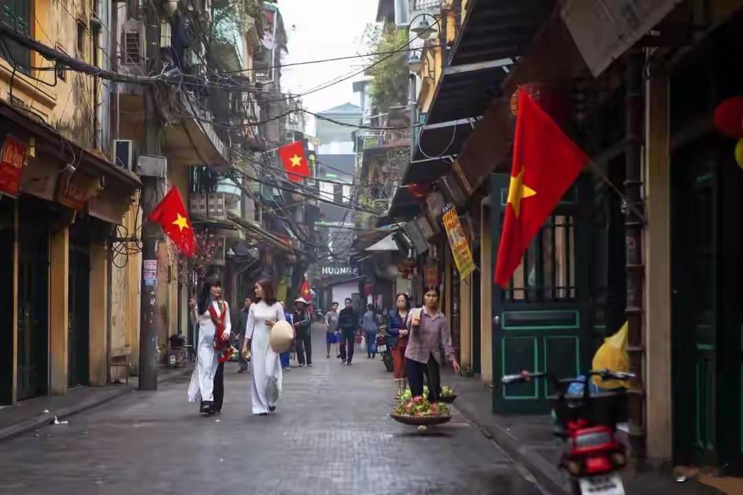 河内官方:2065年跻身世界十大最幸福首都。这意味着河内要全面对标北欧，西欧的福