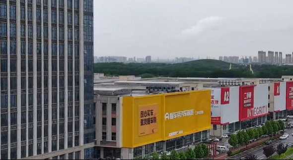 郑州二手车大店相当于57个篮球场57个篮球场那么大，作为一站式二手车消费来说，真