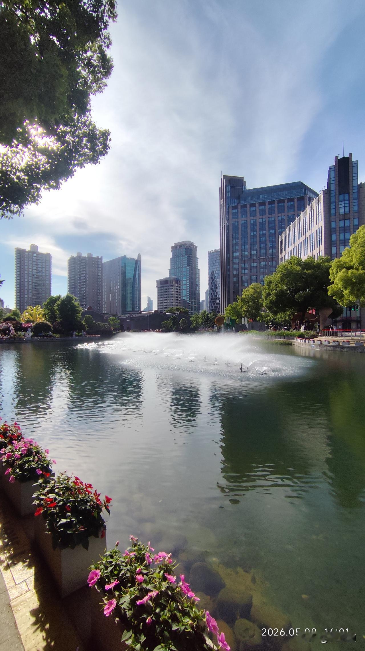 能分享你家乡的美景照吗上海城市风光