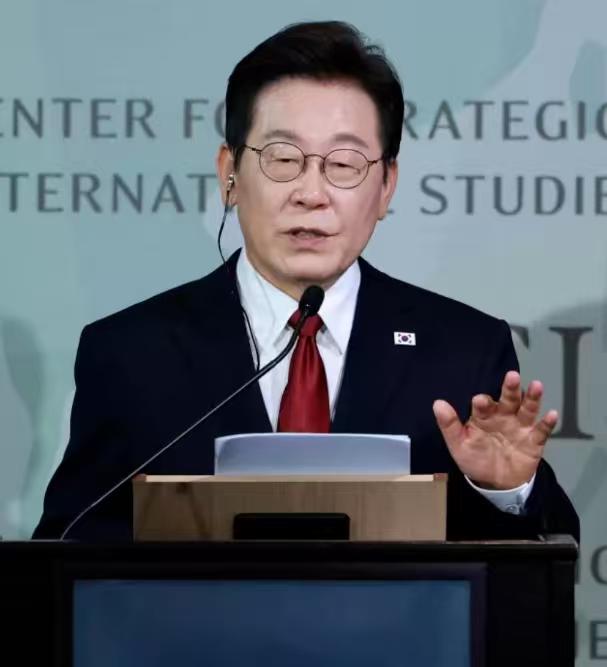 李在明为了当上韩国总统，当初也是下了大功夫，在韩国反美，反日，后来更是直接绝食抗